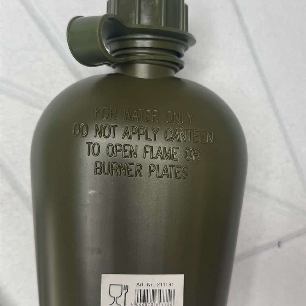 Retro Tactical Gear: Vintage Austrian Army Canteen & Cup Set - Picture 3 of 9